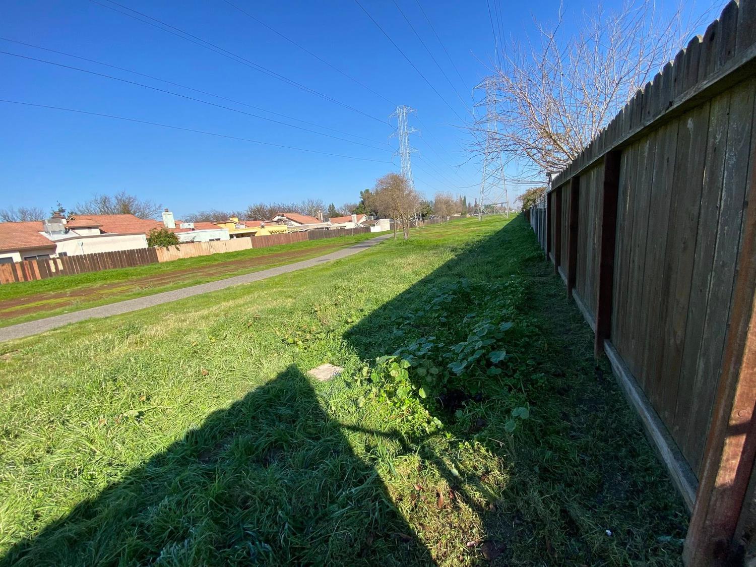 1201 Chateaugay Drive Modesto, CA 95356 - Photo 27 of 32 a view of a garden with an empty space