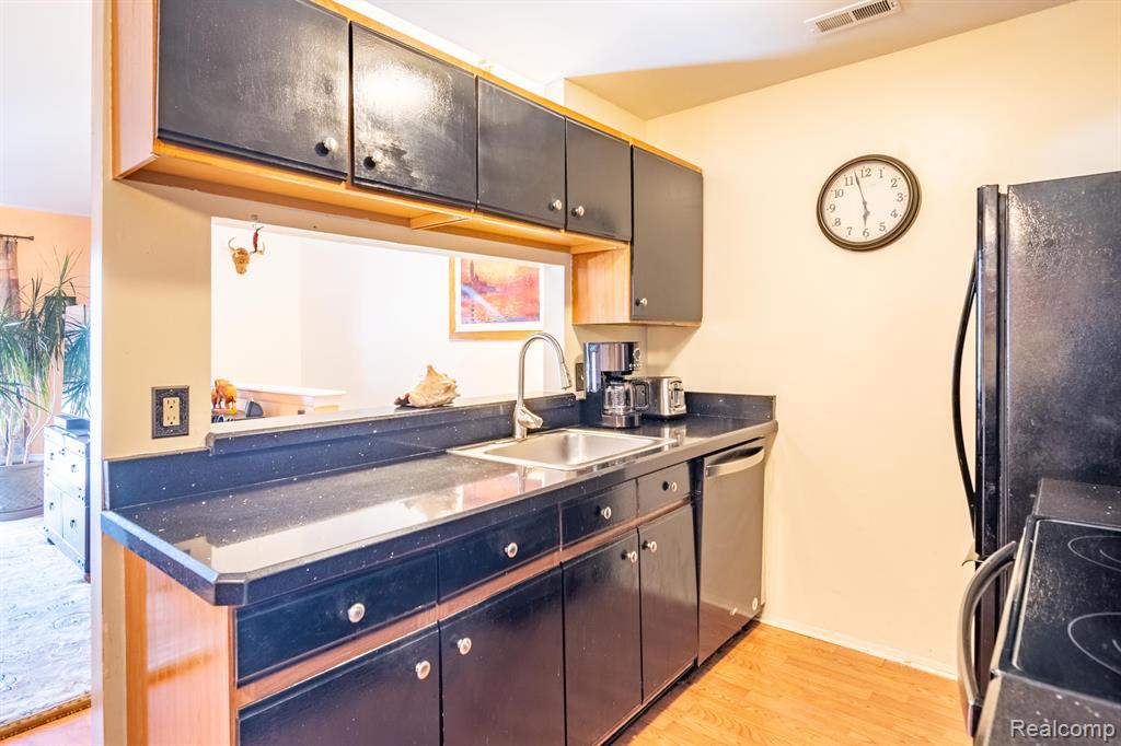 24056 Middlebelt Road, Unit 20 Farmington, MI 48336 - Photo 9 of 17
