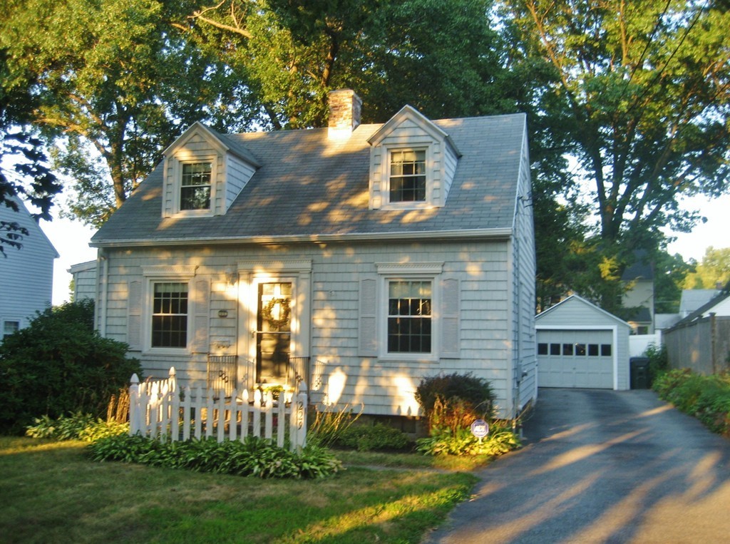229 Chalmers Street Springfield, MA 01118 - Photo 1 of 21