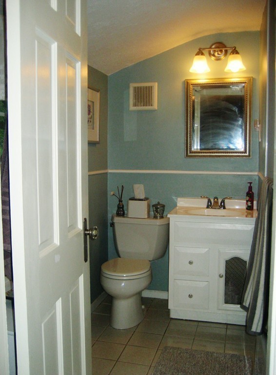 229 Chalmers Street Springfield, MA 01118 - Photo 13 of 21