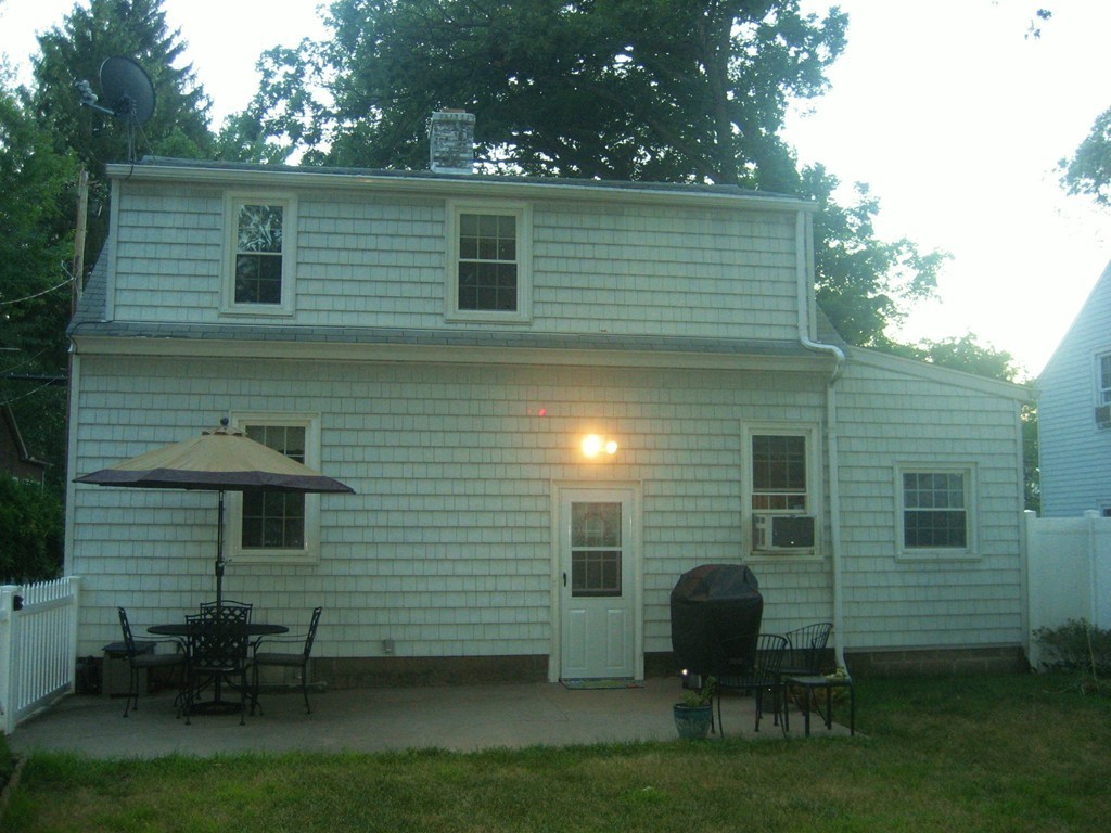 229 Chalmers Street Springfield, MA 01118 - Photo 17 of 21