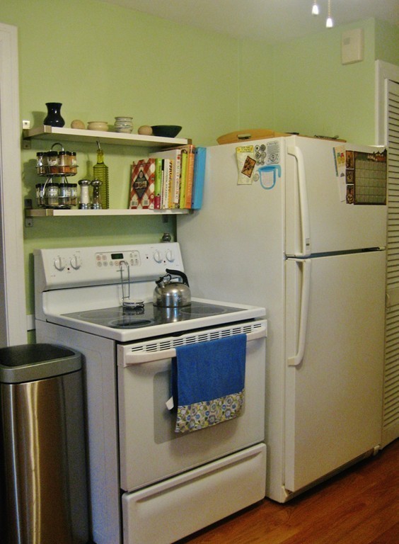 229 Chalmers Street Springfield, MA 01118 - Photo 7 of 21