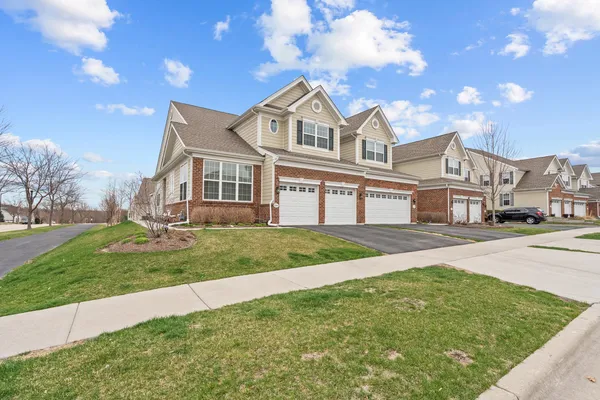$449,000 | 1265 Falcon Ridge Drive, Elgin, IL 60124