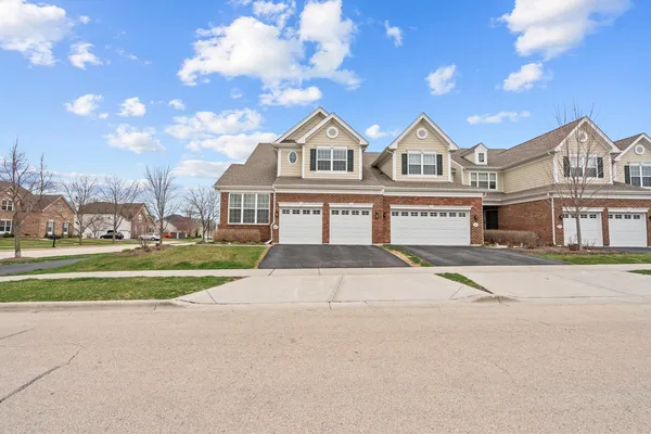 $449,000 | 1265 Falcon Ridge Drive, Elgin, IL 60124