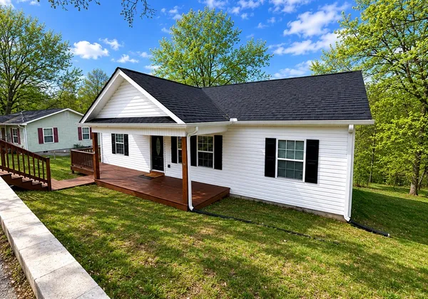 $1,800 | 194 Hunter Avenue, Carthage, TN 37030
