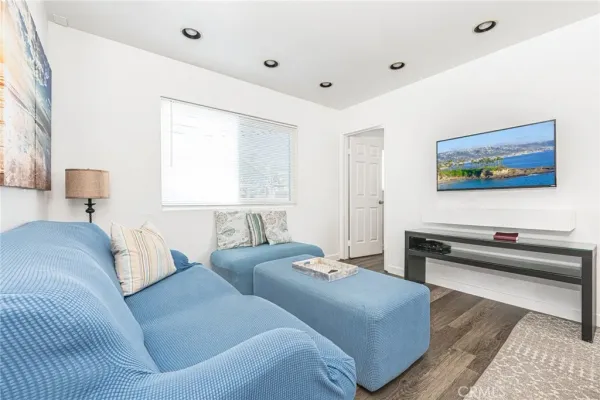 $4,395 | 210 36th Street, Newport Beach, CA 92663
