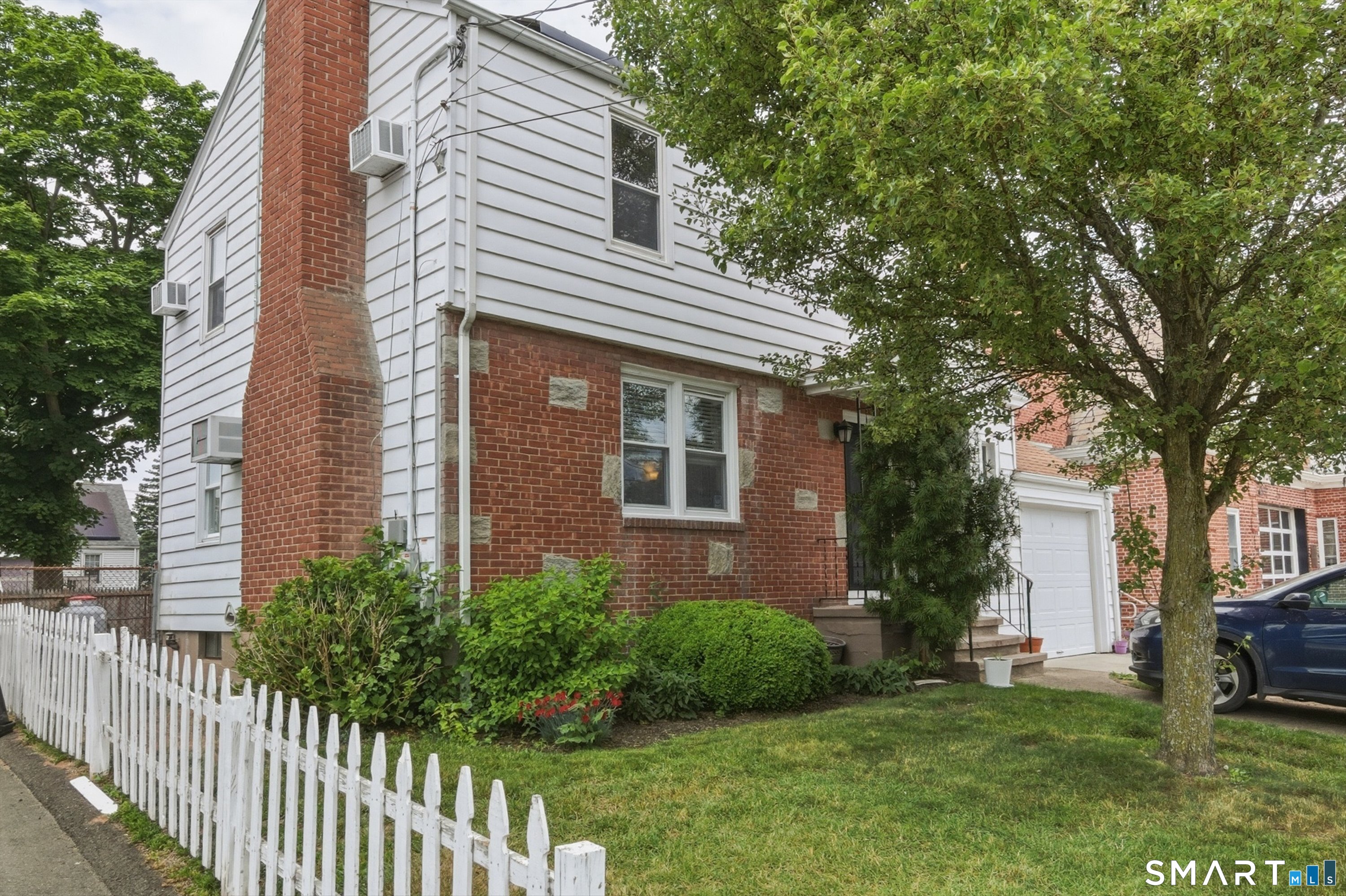 506 Lighthouse Road New Haven, CT 06512 - Photo 2 of 40