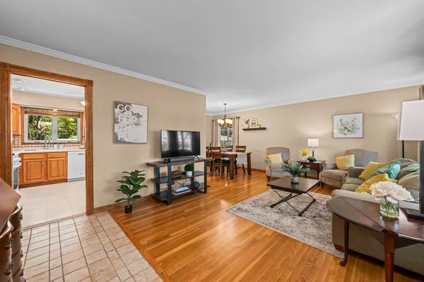 $479,000 | 827 North Gibbons Avenue, Arlington Heights, IL 60004