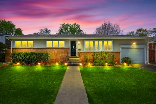 $479,000 | 827 North Gibbons Avenue, Arlington Heights, IL 60004