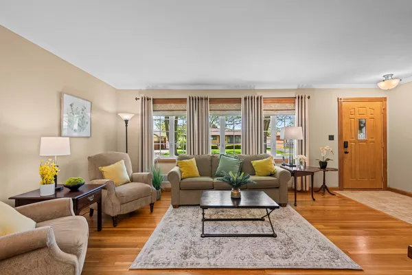 $479,000 | 827 North Gibbons Avenue, Arlington Heights, IL 60004