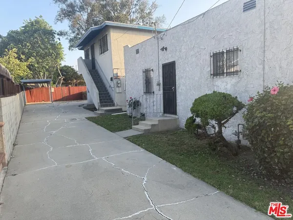 $2,500 | 1136 West 109th Place, Los Angeles, CA 90044