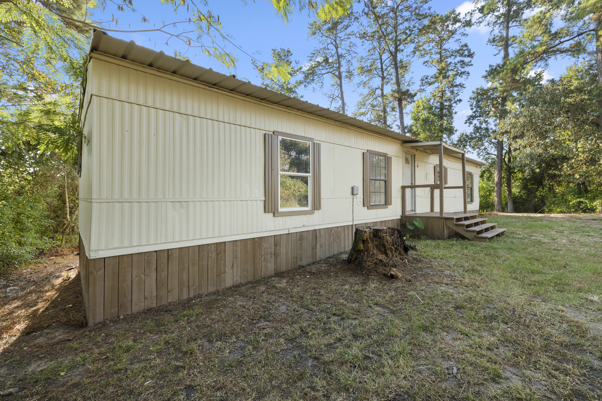 37111 Middle Trail Magnolia, TX 77354 - Photo 35 of 36 a backyard of a house with wooden fence and a large tree