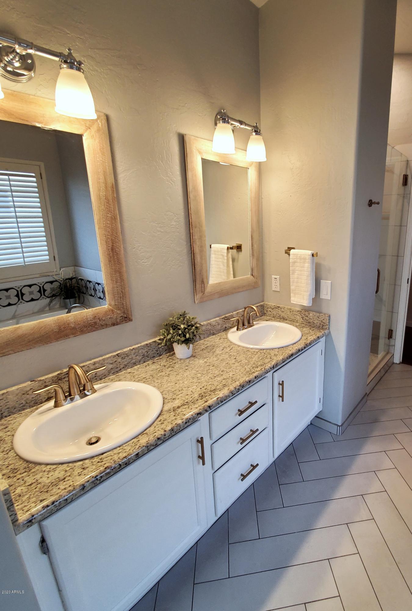 2915 East Frye Road Phoenix, AZ 85048 - Photo 20 of 41 Master Bathroom