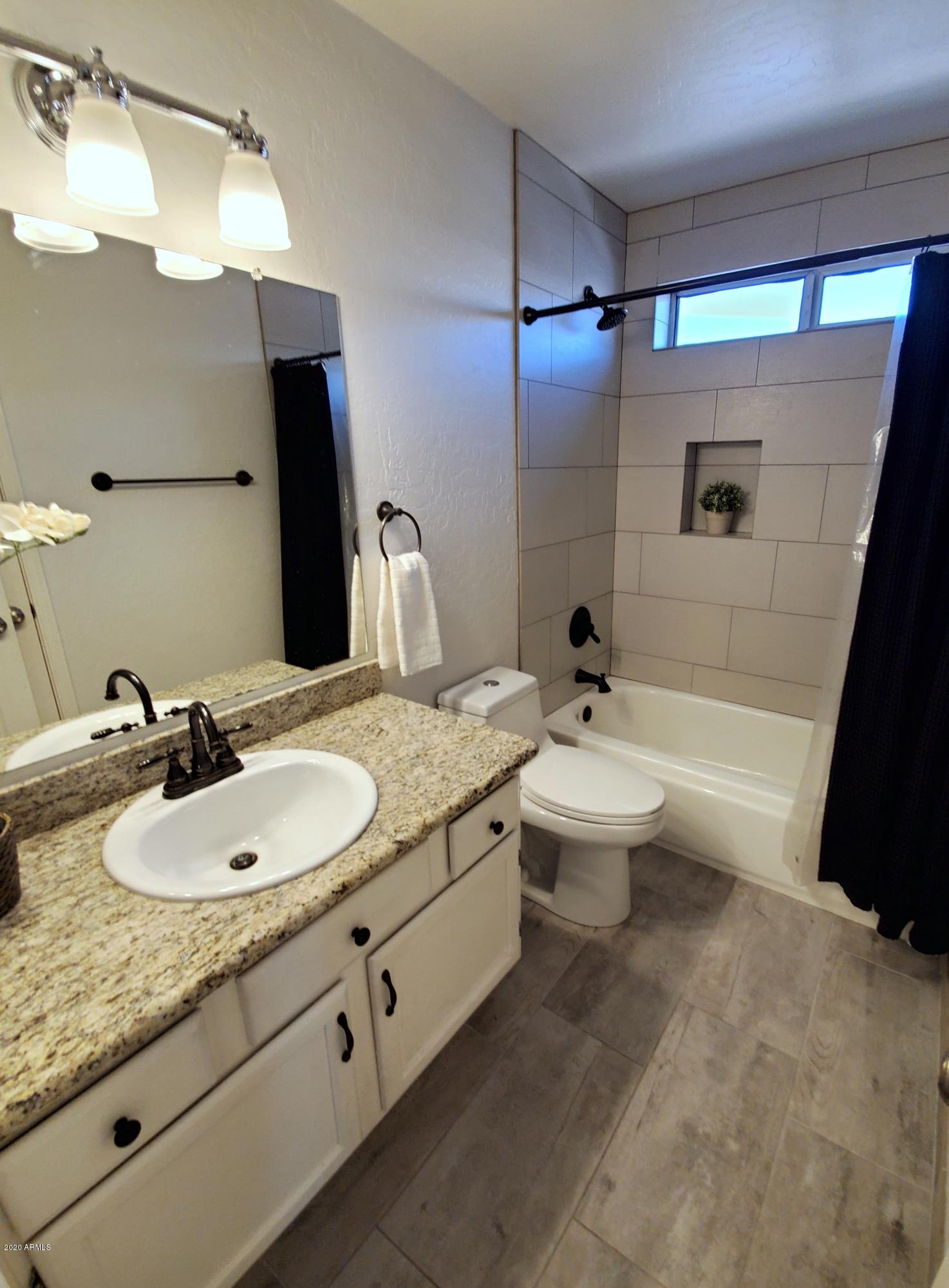2915 East Frye Road Phoenix, AZ 85048 - Photo 28 of 41 Hall Bathroom