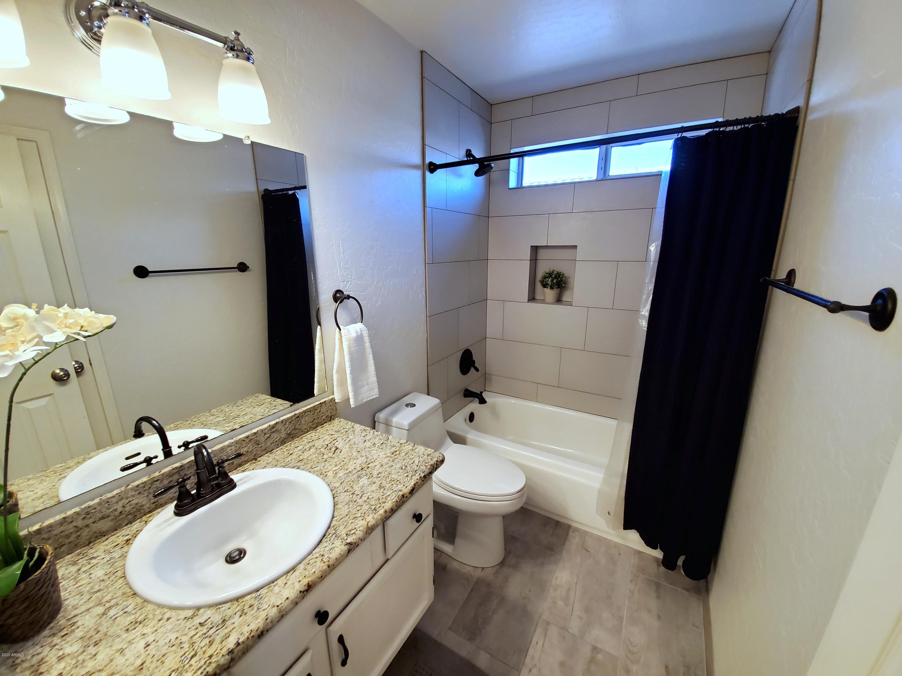 2915 East Frye Road Phoenix, AZ 85048 - Photo 29 of 41 Hall Bathroom