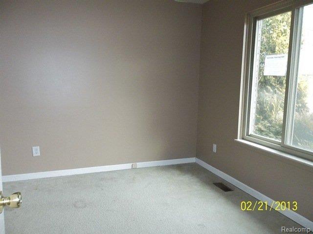 47459 Royal Road Macomb, MI 48044 - Photo 13 of 18 100_5303.JPG