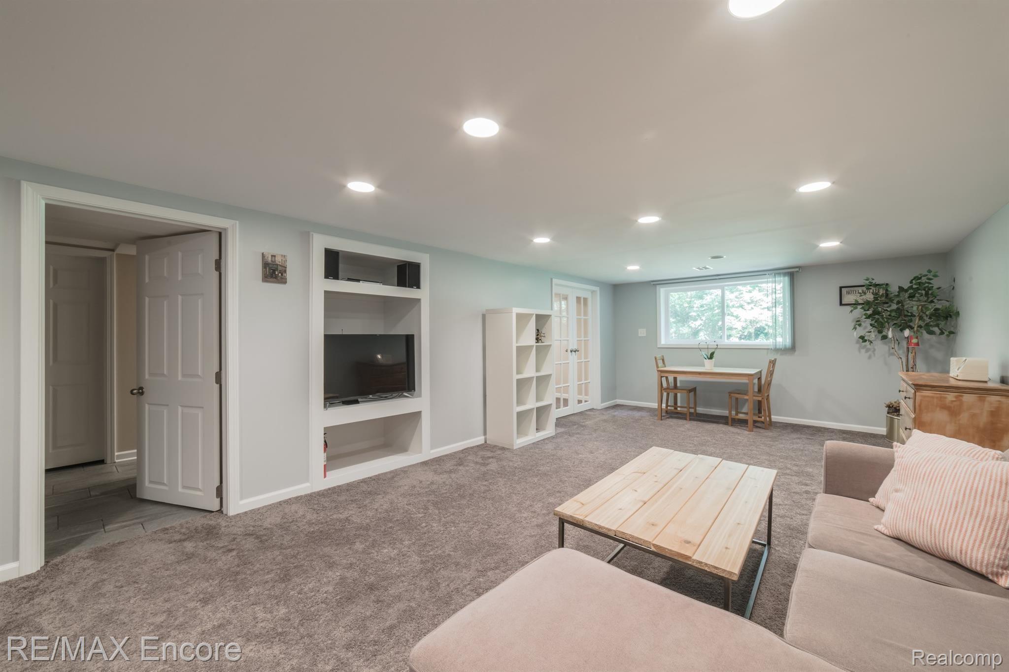 2555 New England Drive Rochester, MI 48309 - Photo 41 of 61 Completely new and stunning lower level!