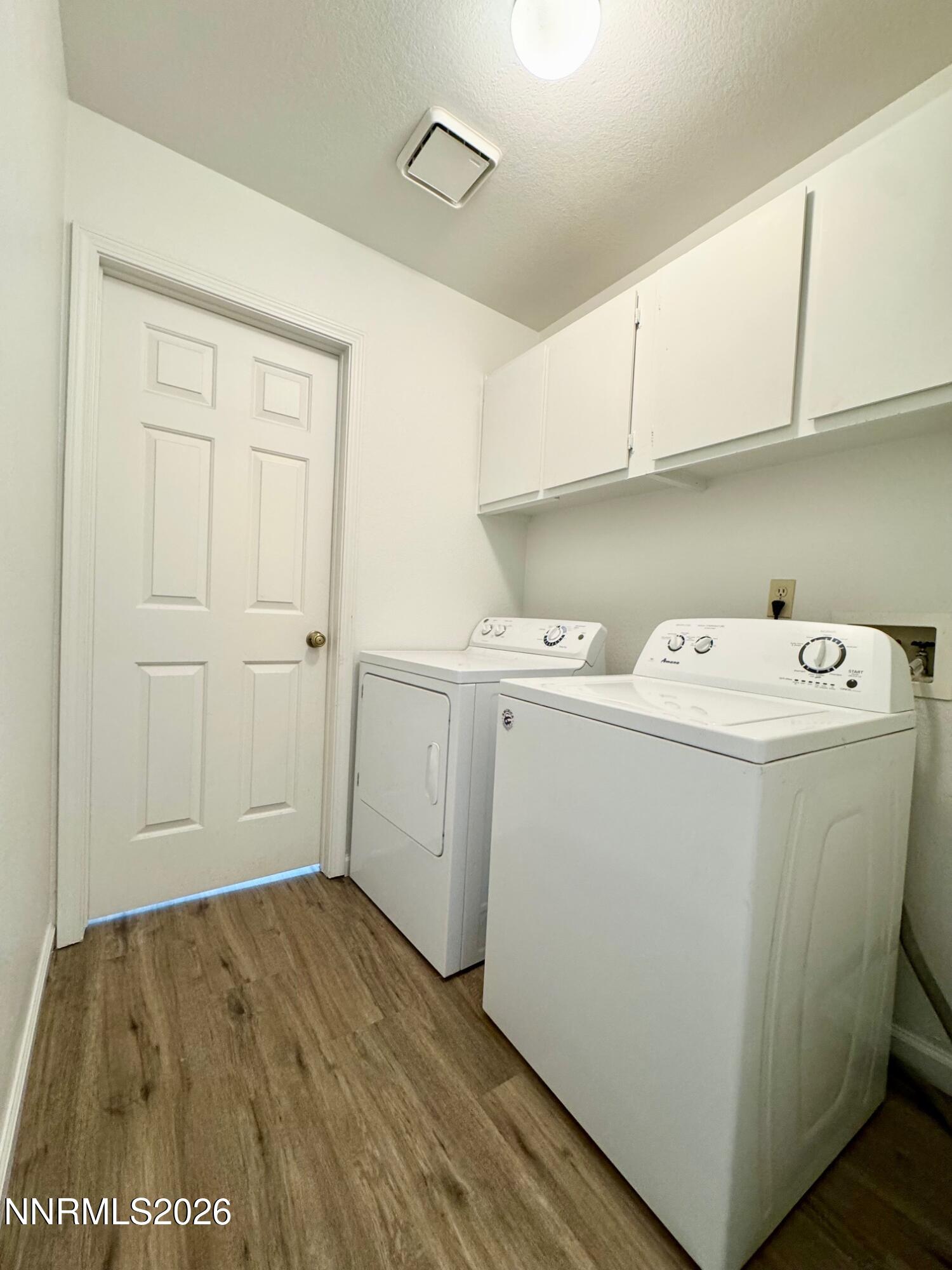 7541 Lighthouse Lane Reno, NV 89511 - Photo 9 of 24 a utility room with dryer and washer
