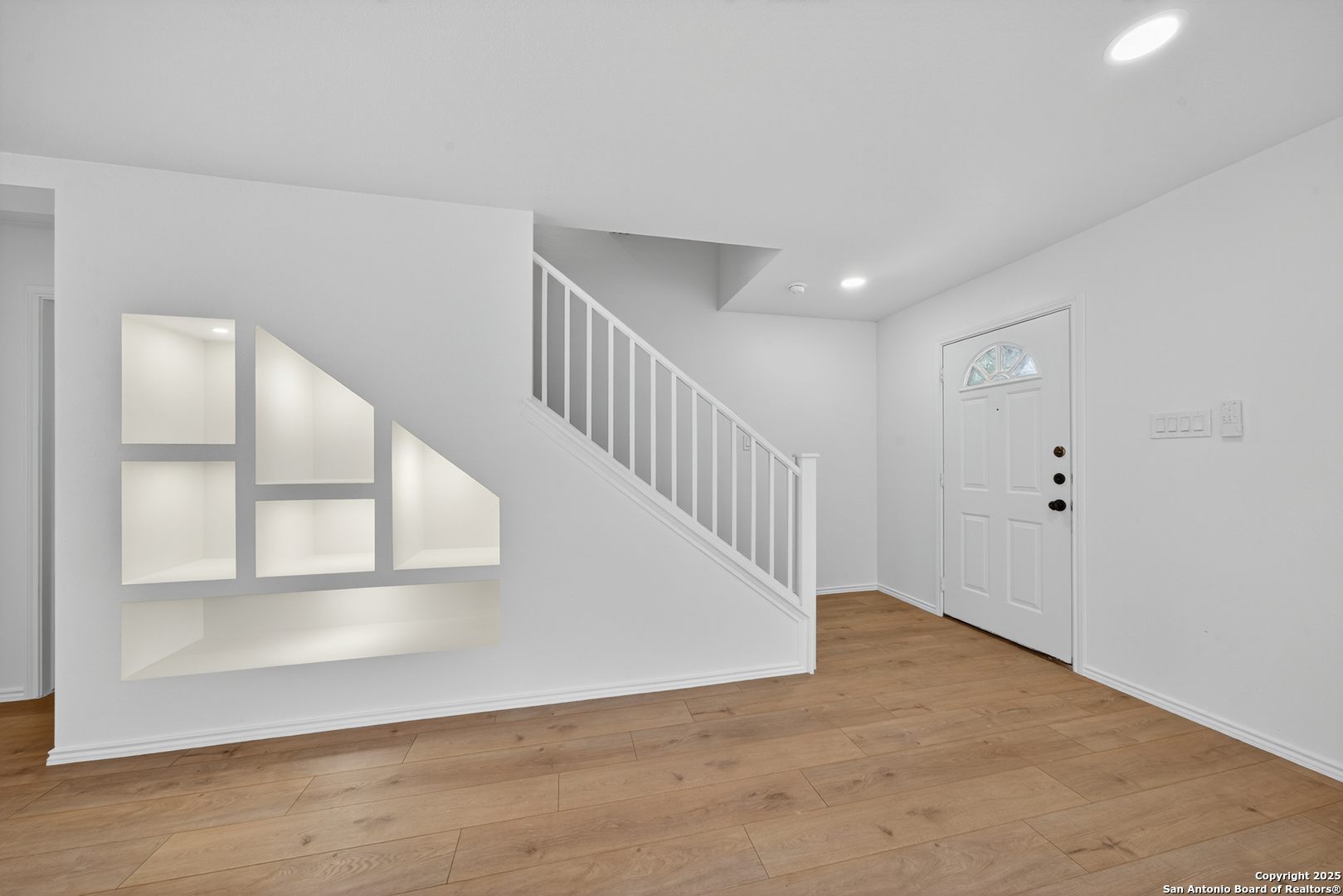 12110 Branding Point Helotes, TX 78023 - Photo 7 of 40 a view of entryway