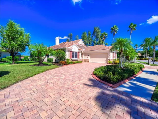 $955,000 | 6631 Waters Edge Way, Lakewood Ranch, FL 34202