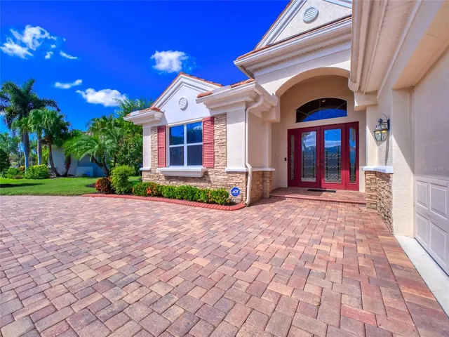 $955,000 | 6631 Waters Edge Way, Lakewood Ranch, FL 34202
