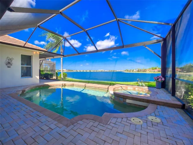 $955,000 | 6631 Waters Edge Way, Lakewood Ranch, FL 34202