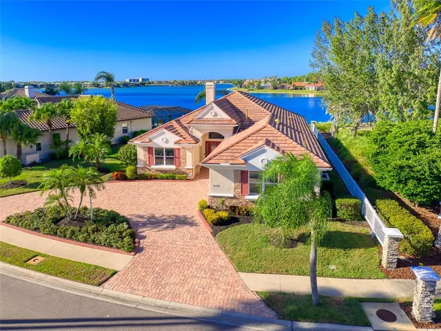 $955,000 | 6631 Waters Edge Way, Lakewood Ranch, FL 34202