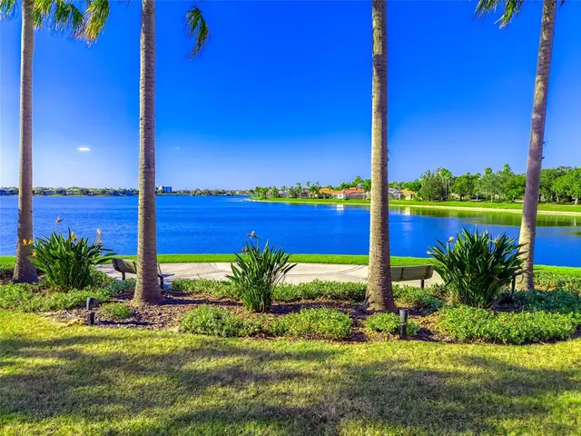 $955,000 | 6631 Waters Edge Way, Lakewood Ranch, FL 34202