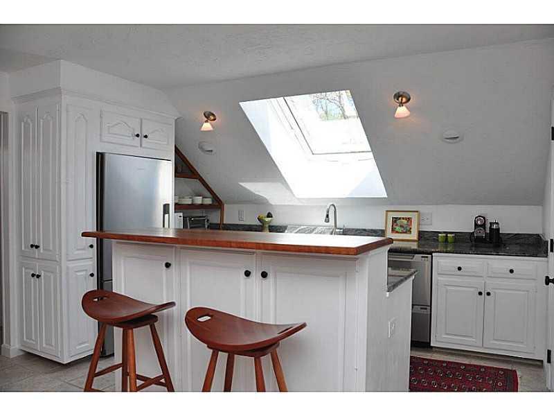10 Ole Musket Road, Unit 4 Cumberland Foreside, ME 04110 - Photo 11 of 29 Kitchen.
