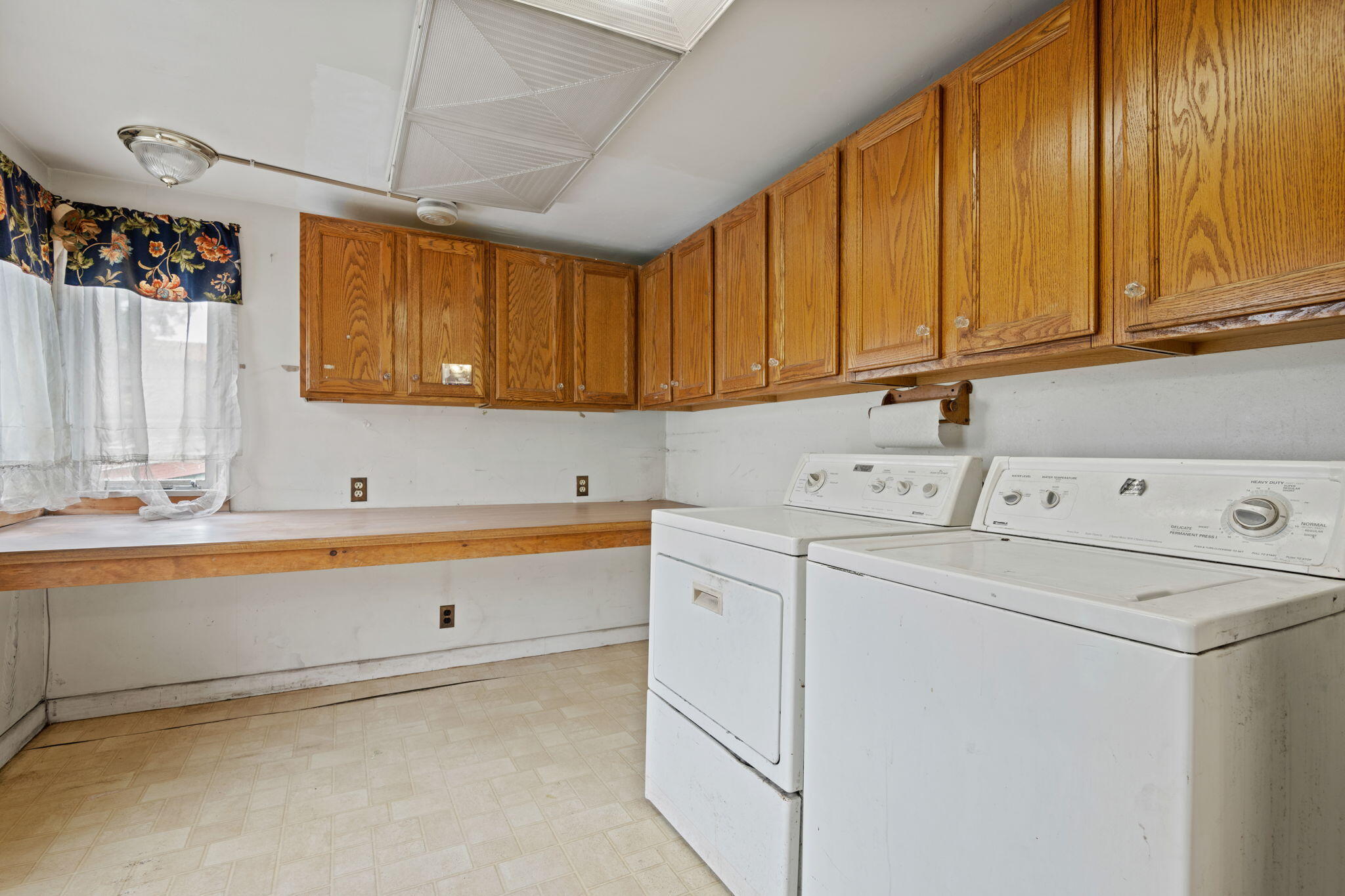 517 Brinkerhoff Avenue Santa Barbara, CA 93101 - Photo 11 of 31 Laundry