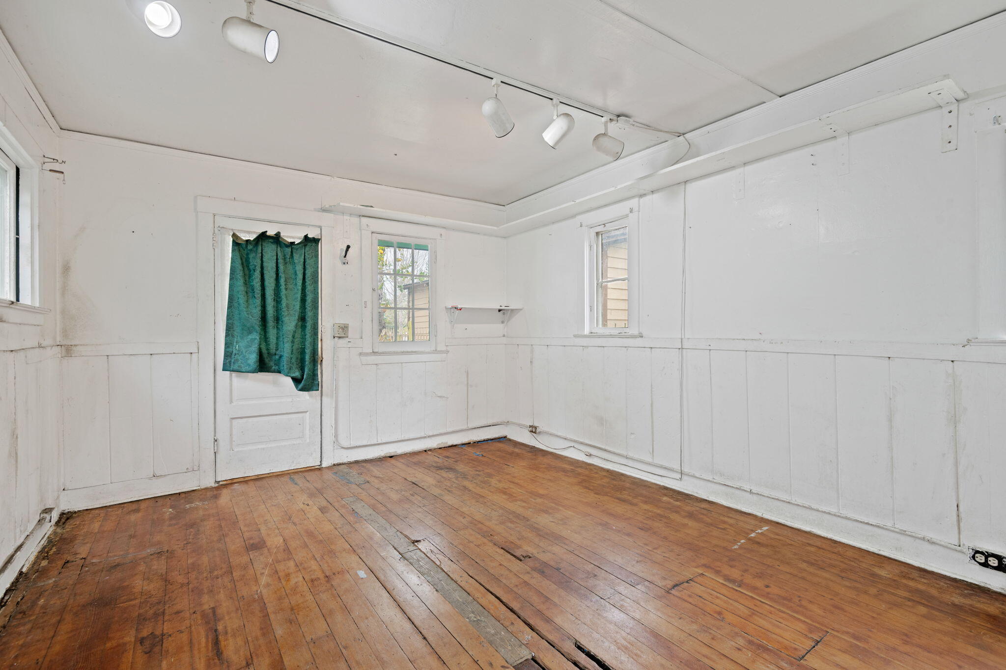 517 Brinkerhoff Avenue Santa Barbara, CA 93101 - Photo 23 of 31 517 Living Room
