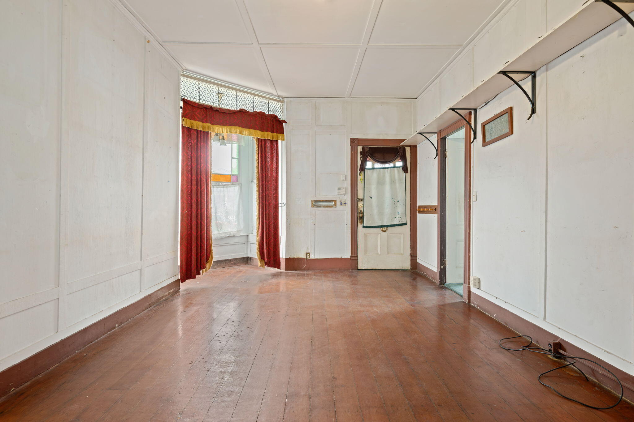 517 Brinkerhoff Avenue Santa Barbara, CA 93101 - Photo 6 of 31 Living Room