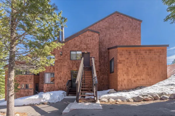 $549,000 | 11661 Snowpeak Way, Unit 520, Truckee, CA 96161