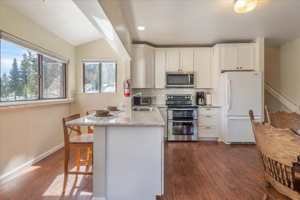 $549,000 | 11661 Snowpeak Way, Unit 520, Truckee, CA 96161