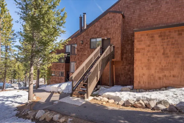 $549,000 | 11661 Snowpeak Way, Unit 520, Truckee, CA 96161
