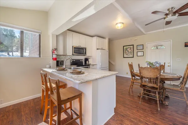 $549,000 | 11661 Snowpeak Way, Unit 520, Truckee, CA 96161