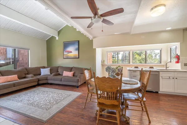 $549,000 | 11661 Snowpeak Way, Unit 520, Truckee, CA 96161