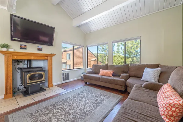$549,000 | 11661 Snowpeak Way, Unit 520, Truckee, CA 96161