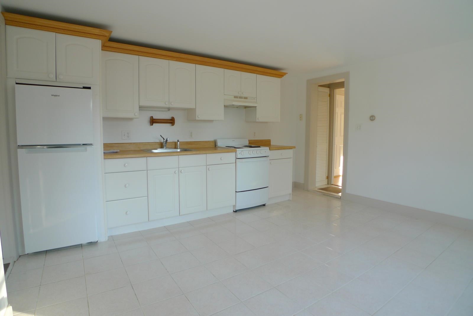 83 Main Street, Unit 2B Exeter, NH 03833 - Photo 10 of 17