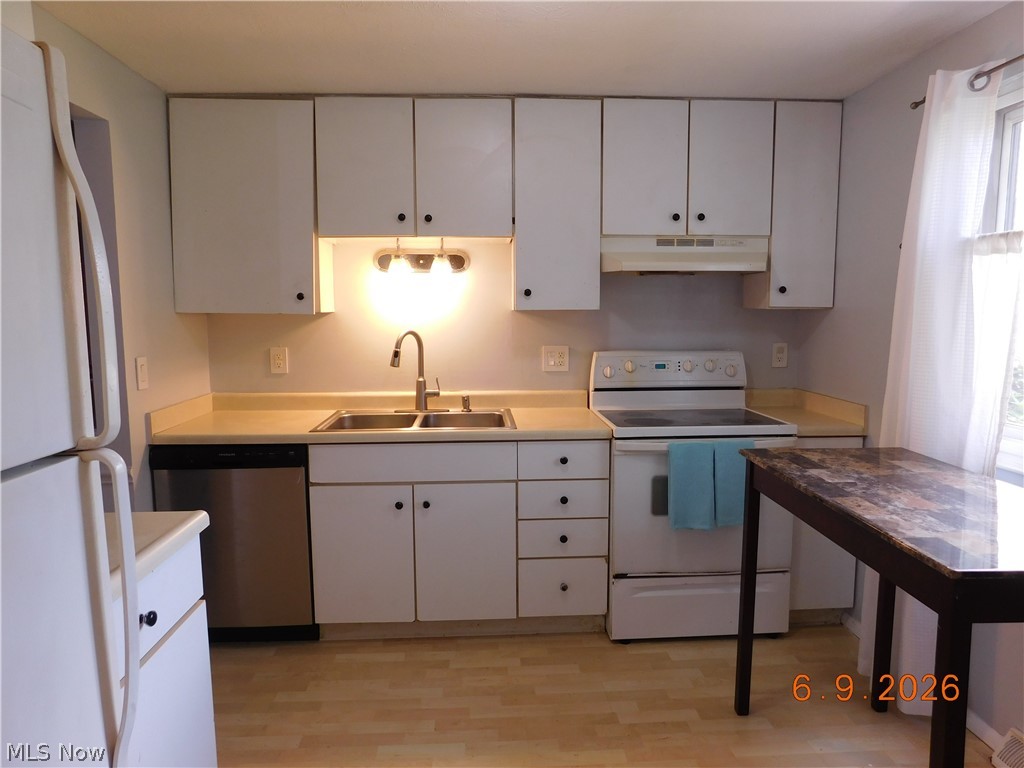 934 Hampton Ridge Drive Akron, OH 44313 - Photo 3 of 47