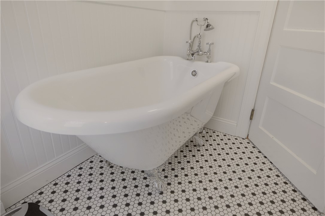 83 Malbone Road Newport, RI 02840 - Photo 32 of 49 Gallery Image 32