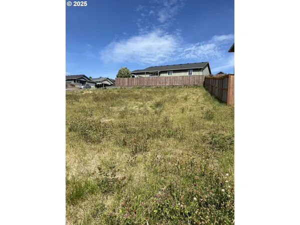 $220,000 | 1001 9th Street, Lafayette, OR 97127