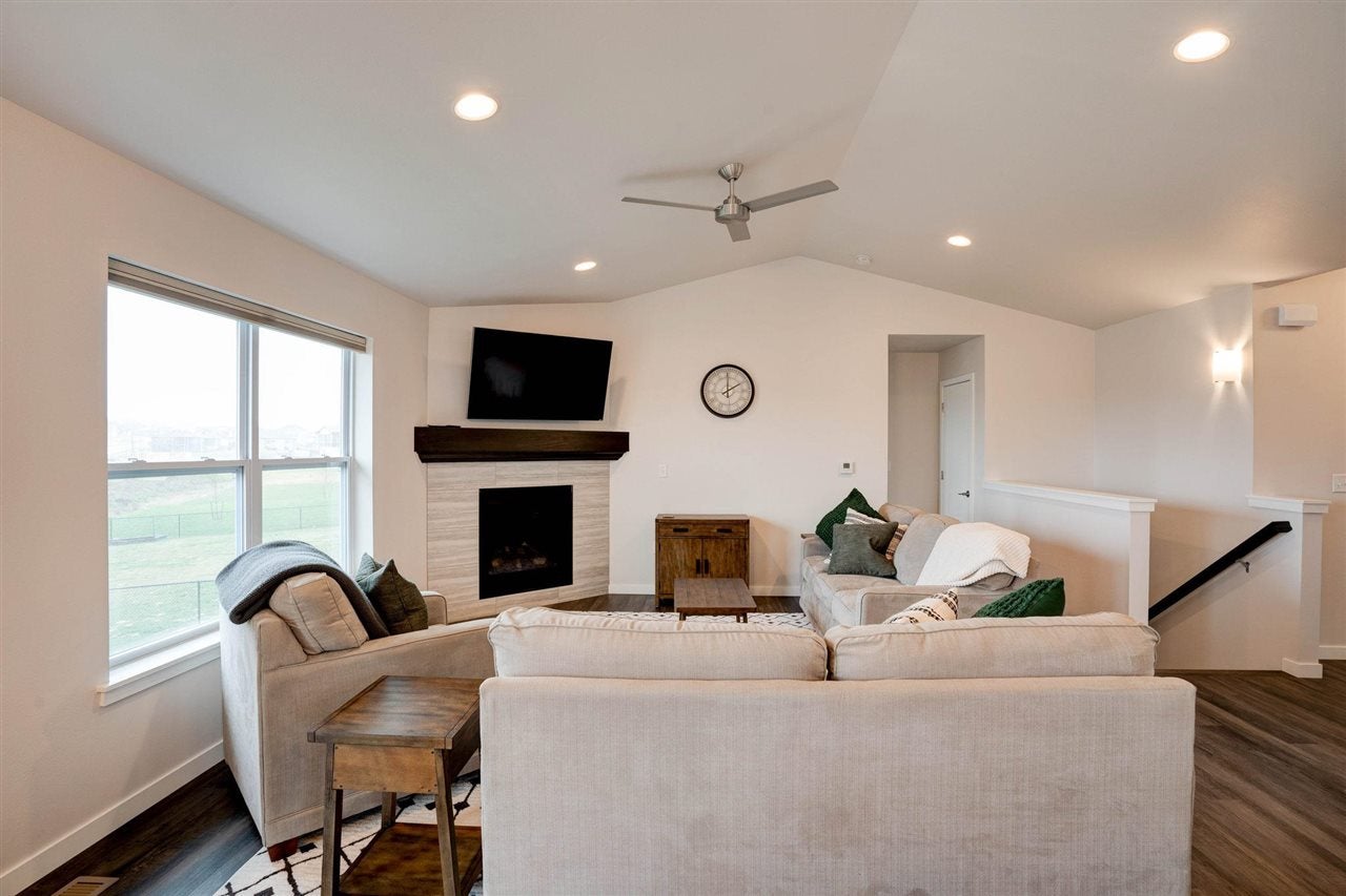 112 Ridgeway Drive Tiffin, IA 52340 - Photo 6 of 36 Gallery Image 6