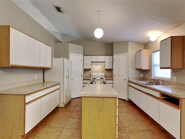 $1,800 | 3221 Utah Drive, Deltona, FL 32738