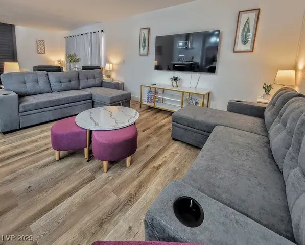 $3,795 | 3113 Black Forest Drive, Las Vegas, NV 89102