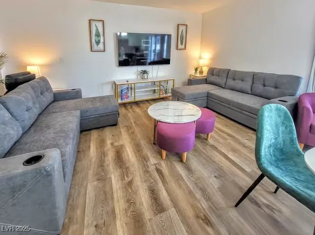 $3,795 | 3113 Black Forest Drive, Las Vegas, NV 89102