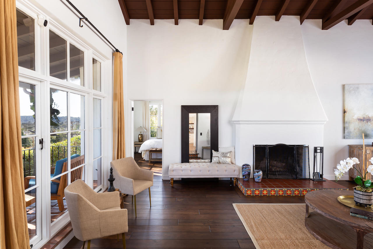 825 Jimeno Road Santa Barbara, CA 93103 - Photo 7 of 24 Living Room