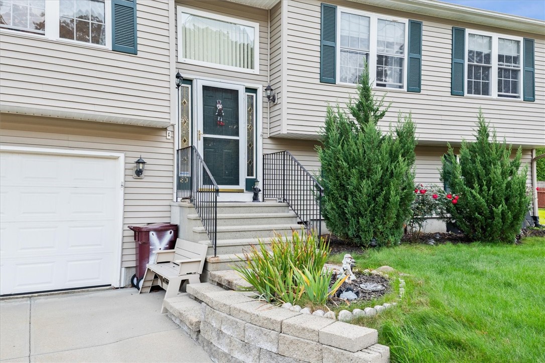 80 Tomahawk Trail Cranston, RI 02921 - Photo 13 of 44