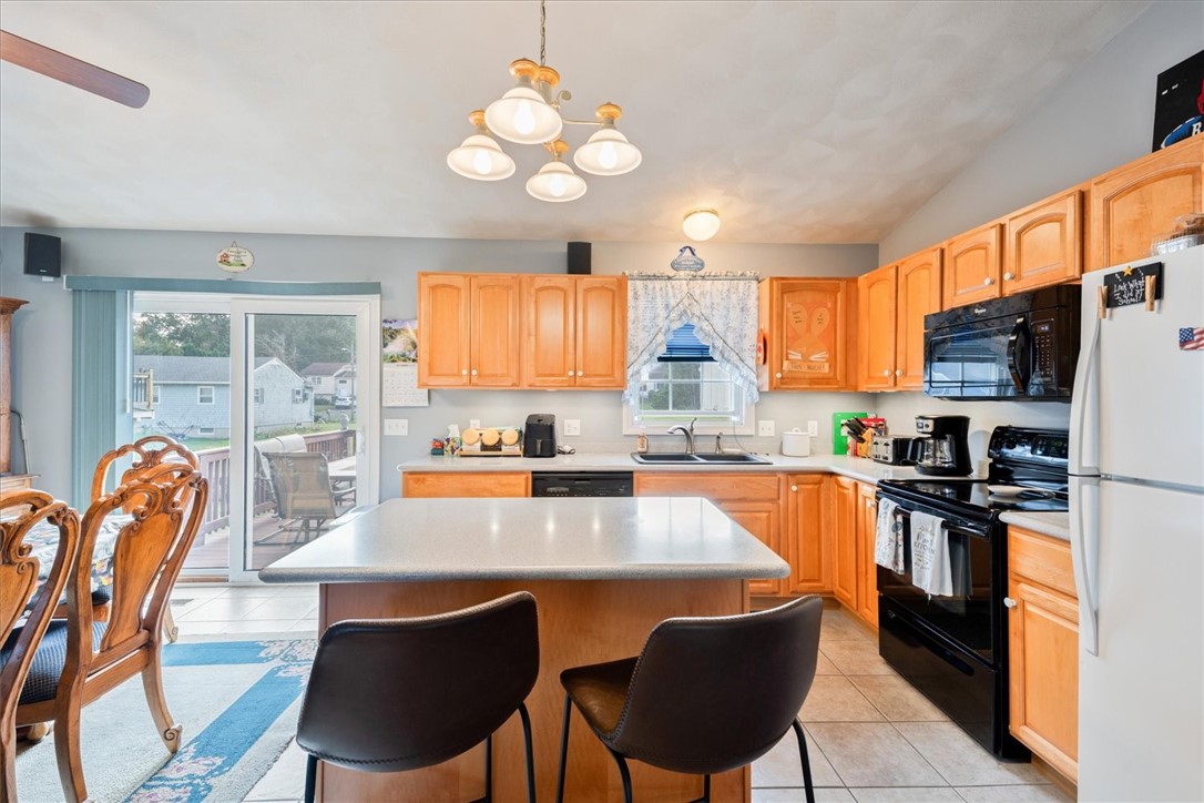 80 Tomahawk Trail Cranston, RI 02921 - Photo 17 of 44