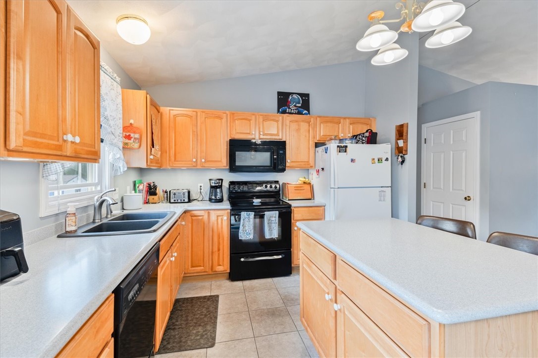 80 Tomahawk Trail Cranston, RI 02921 - Photo 18 of 44